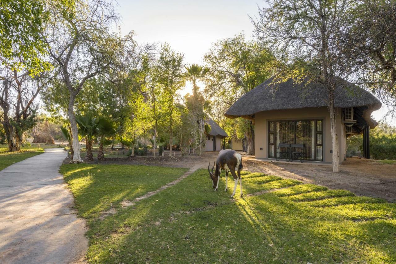 Mokuti Etosha Lodge Namutoni Eksteriør bilde