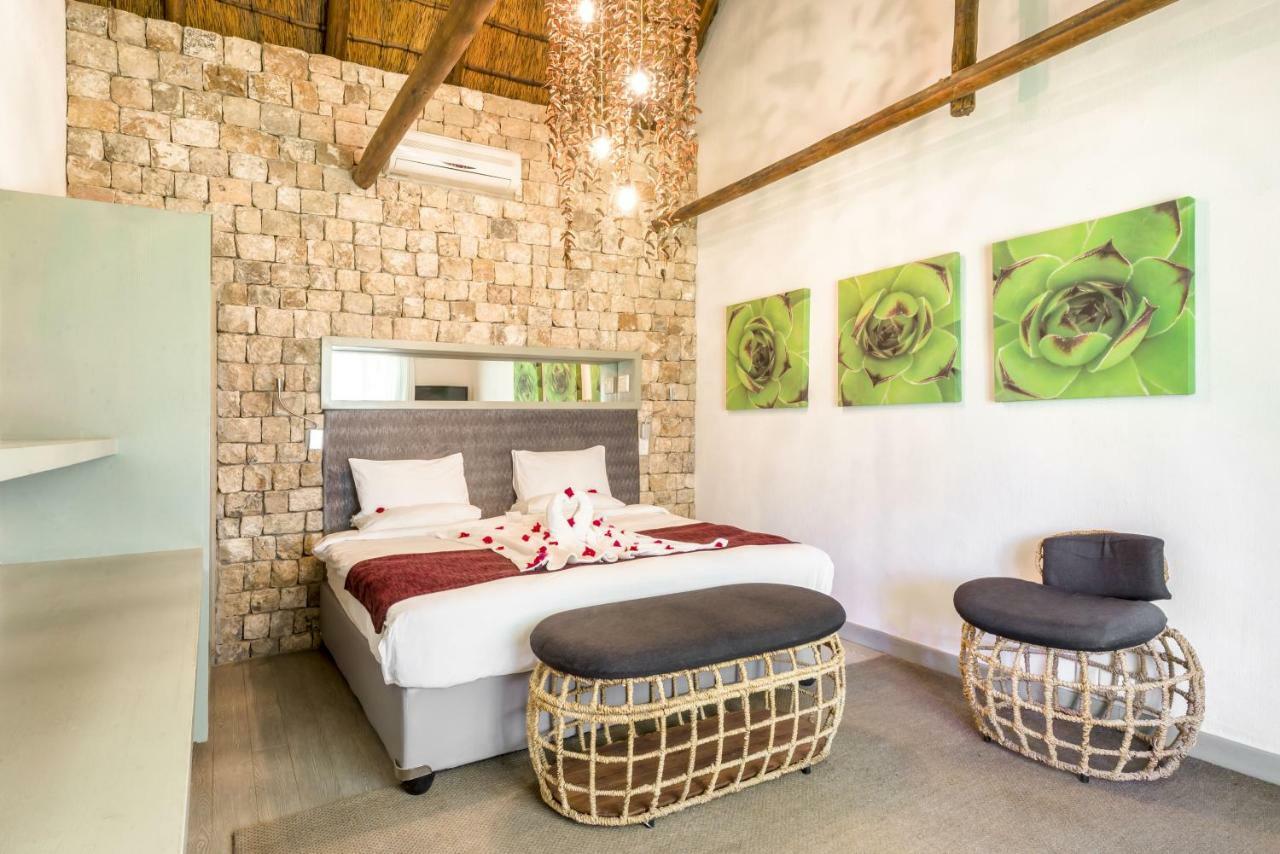 Mokuti Etosha Lodge Namutoni Eksteriør bilde