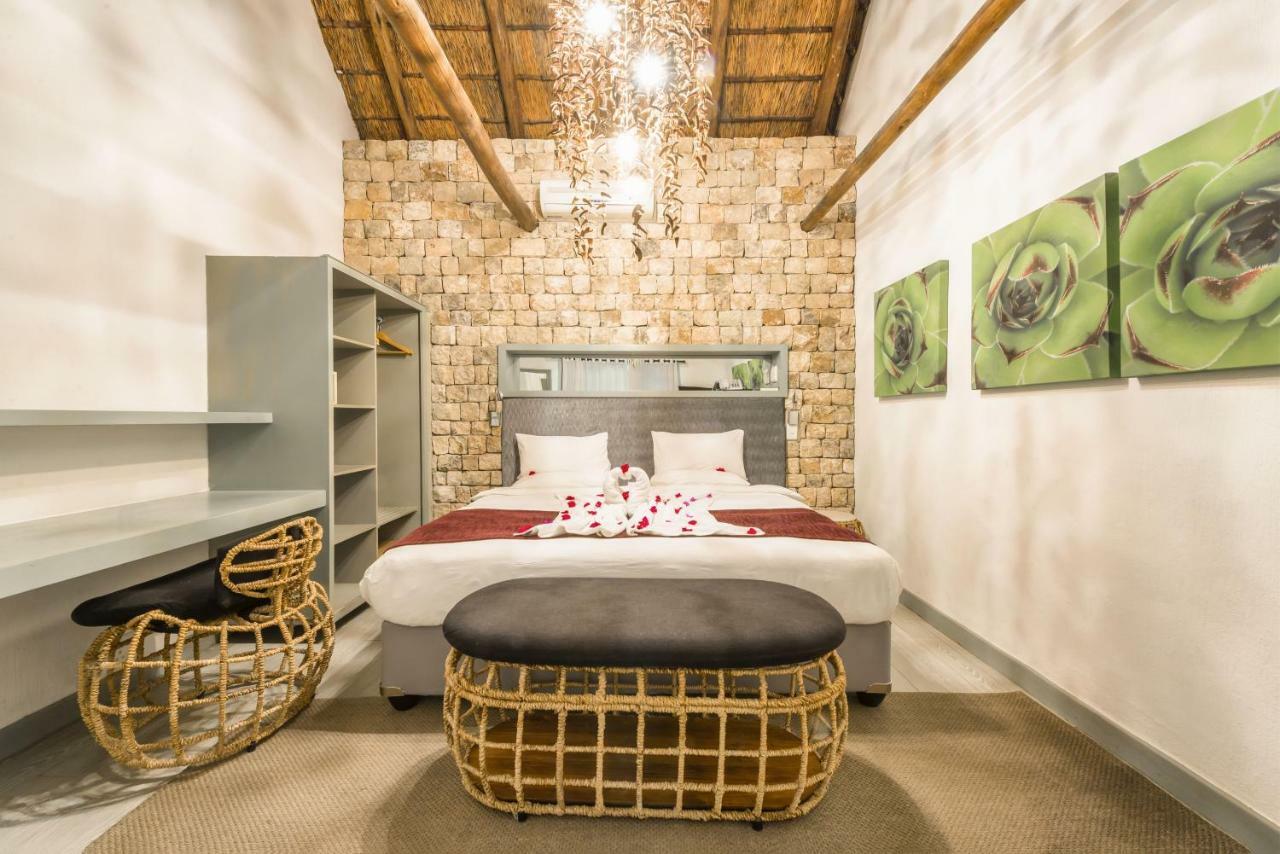 Mokuti Etosha Lodge Namutoni Eksteriør bilde